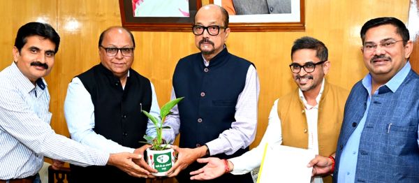 प्रकृति की ओर सोसायटी की राज्यपाल डेका से भेंट