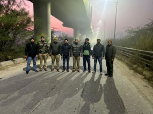 नोएडा : पुलिस ने मुठभेड़ में दो शातिर वाहन चोरों को किया गिरफ्तार