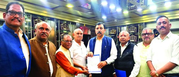 मुख्य चुनाव अधिकारी को रजिस्ट्रार ऑफ फम्र्स आदेश सौंप कार्यवाही का चेम्बर का निवेदन