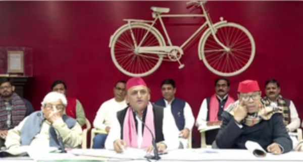 गन प्वाइंट पर चुनाव जीतने की कोशिश हो तो कार्यकर्ता लें फैसला : अखिलेश यादव