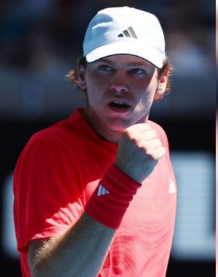 ऑस्ट्रेलियन ओपन : मिशेलसन ने सितसिपास को शुरुआती दौर में बाहर कर किया बड़ा उलटफेर 