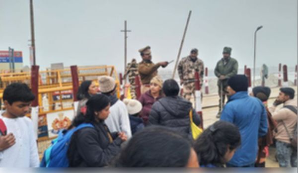 महाकुंभ : पहले स्नान पर्व पर मुस्तैद नजर आई पुलिस, बनी मददगार, विनम्रता से जीता दिल