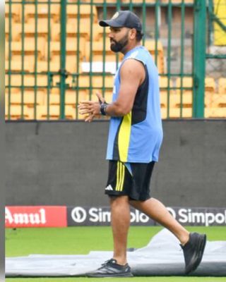 रोहित शर्मा वानखेड़े स्टेडियम में मुंबई के प्रशिक्षण शिविर में शामिल हुए