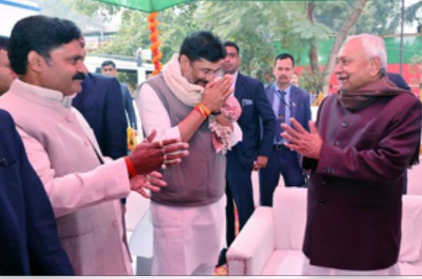 मकर संक्रांति पर बिहार में दही-चूड़ा भोज की सियासत 