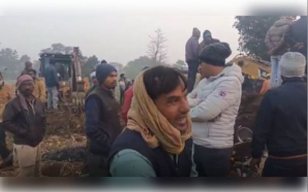 छिंदवाड़ा : कुआं धंसने से मलबे में दबे दो मजदूरों का दिखा सिर, रेस्क्यू ऑपरेशन जारी 