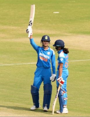 स्मृति मंधाना ने भारतीय महिला बल्लेबाज द्वारा सबसे तेज वनडे शतक लगाया 