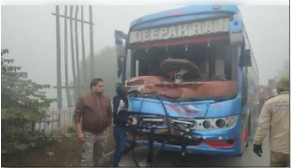 नोएडा : कोहरे का कहर, दो वॉल्वो बस आपस में टकराई, सात घायल 