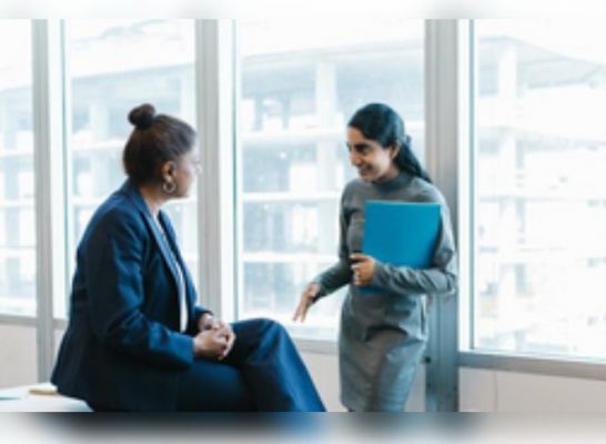 पुरुष कर्मचारियों की तुलना में अपने कौशल को लेकर भारतीय महिलाएं अधिक 'कॉन्फिडेंट' : रिपोर्ट 