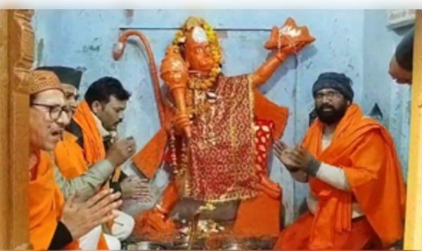 गाजियाबाद से 40 श्रद्धालुओं का जत्था संभल के कार्तिकेय महादेव मंदिर में पहुंचा, पूजा-अर्चना कर लिया आशीर्वाद 