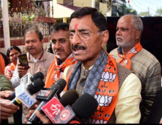 केंद्रीय मंत्री ने सफाईकर्मियों के साथ सुनी 'मन की बात', कहा- पीएम की बातें करोड़ों लोगों को प्रेरित करती हैं 