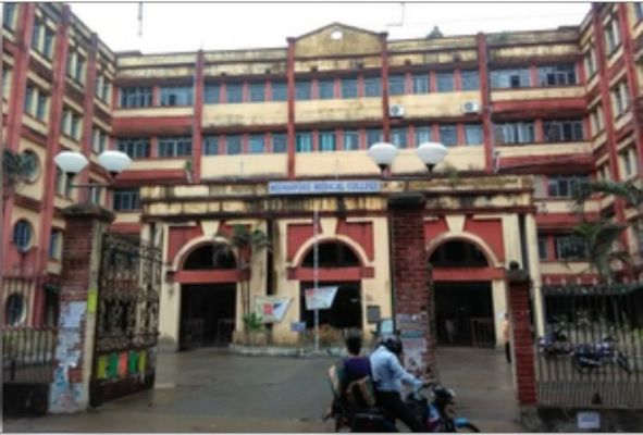 पश्चिम बंगाल : 12 सहकर्मियों के सस्पेंशन के विरोध में डॉक्टर भूख हड़ताल पर 