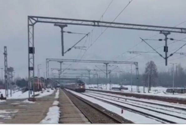 रेलवे की उपलब्धि : जम्मू-कश्मीर में कटरा-बडगाम ट्रैक पर 18 कोच का ट्रायल रन हुआ पूरा 