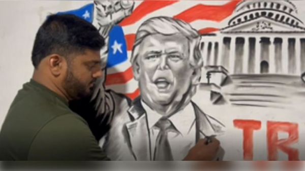 अमरोहा : जुहैब खान ने कोयले से बनाई डोनाल्ड ट्रंप की तस्वीर 