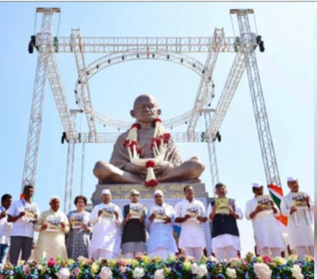 मल्लिकार्जुन खड़गे ने बेलगावी में महात्मा गांधी की प्रतिमा का अनावरण किया, कहा- 'संविधान की रक्षा हमारी जिम्मेदारी' 