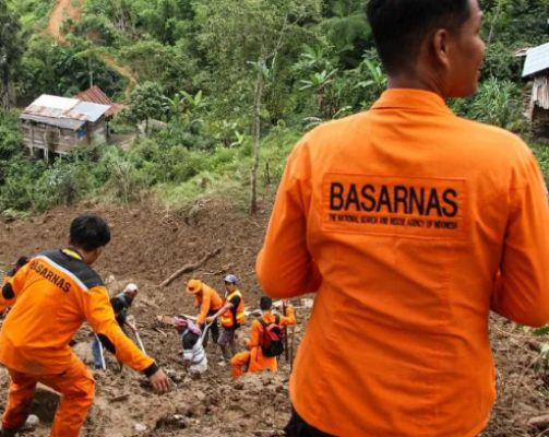 इंडोनेशिया: बाढ़ और भूस्खलन के बाद खोज अभियान फिर शुरू, 17 लोगों की मौत