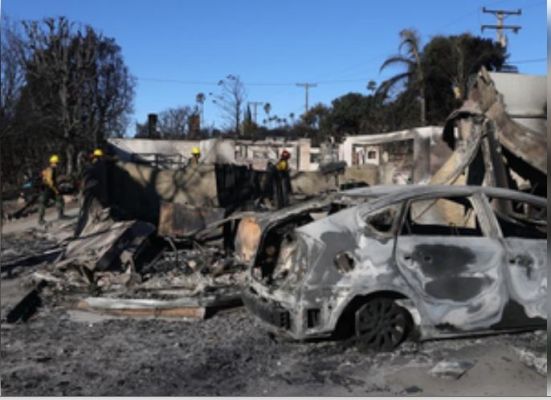 कैलीफोर्निया : जंगल की आग के बीच प्रदूषित हवा की चुनौती, प्रशासन की सलाह - घर से बाहर निकलने से बचें 