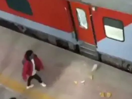 मप्र : कुंभ जाने वाले यात्री ट्रेन में नहीं चढ़ पाए तो दो रेलवे स्टेशनों पर पथराव किया