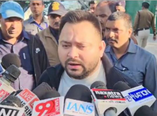 पटना : विजय सिन्हा पर भड़के तेजस्वी यादव, कहा - इन्हें न सम्राट चौधरी भाव देते हैं, न मुख्यमंत्री 