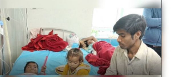 दिल्ली : बुराड़ी बिल्डिंग हादसे के करीब 36 घंटे बाद जीवित बाहर निकला परिवार 