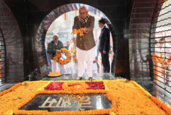 राष्ट्रपिता महात्मा गांधी की पुण्यतिथि पर मुख्यमंत्री नीतीश कुमार ने दी श्रद्धांजलि 