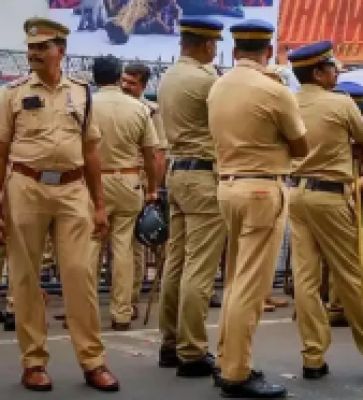 मध्य प्रदेश: मेडिकल कॉलेज के छात्रावास के पास कुत्ते खोपड़ी से खेलते दिखे, जांच शुरू