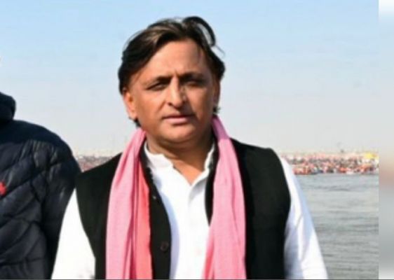 दुर्घटना की खबरें दबाने में हजार करोड़ बहाए, पीड़ितों के लिए सरकार क्यों हट रही पीछे : अखिलेश यादव