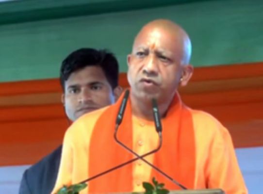 जिससे सनातन धर्म का गौरव बढ़ता हो, सपा को उससे पीड़ा होती है : सीएम योगी 