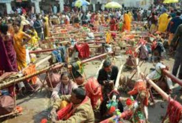 बाबा बैद्यनाथ को तिलक चढ़ाकर बारात का आमंत्रण देने उनकी “ससुराल” से देवघर पहुंचे डेढ़ लाख श्रद्धालु 