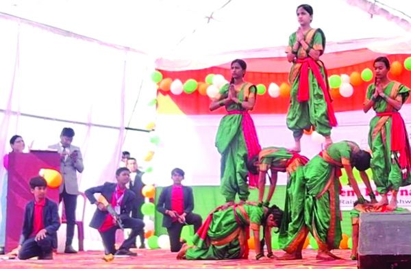 केंट इंटरनेशनल स्कूल में देशभक्ति गीतों पर सांस्कृतिक प्रस्तुतियां