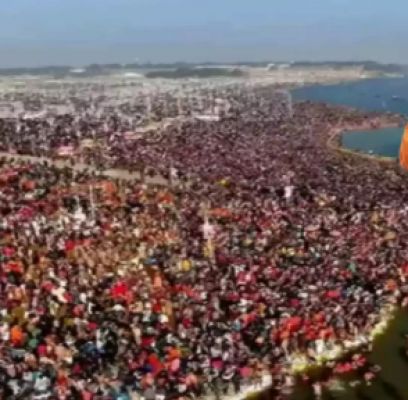 बसंत पंचमी पर महाकुंभ का तीसरा अमृत स्नान जारी, श्रद्धालुओं पर पुष्पवर्षा