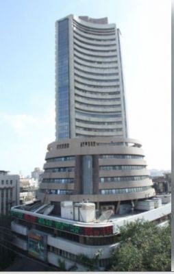अमेरिका के कनाडा, मैक्सिको पर टैरिफ बढ़ाने के फैसले को टालने के बाद भारतीय शेयर बाजार में गिरावट थमी 