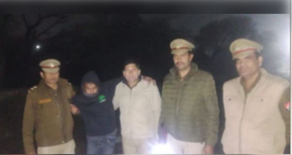 गाजियाबाद : पुलिस और गोकशों के बीच मुठभेड़, दो गिरफ्तार 