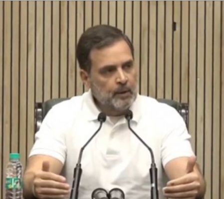 राहुल गांधी का चुनाव आयोग से सवाल, 'महाराष्ट्र में 5 महीने में 39 लाख नए वोटर कैसे जोड़े गए?'