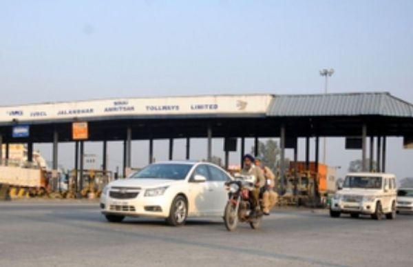 राष्ट्रीय राजमार्गों पर टोल टैक्स में लोगों को जल्द मिलेगी राहत, सरकार लाएगी नई स्कीम : नितिन गडकरी 