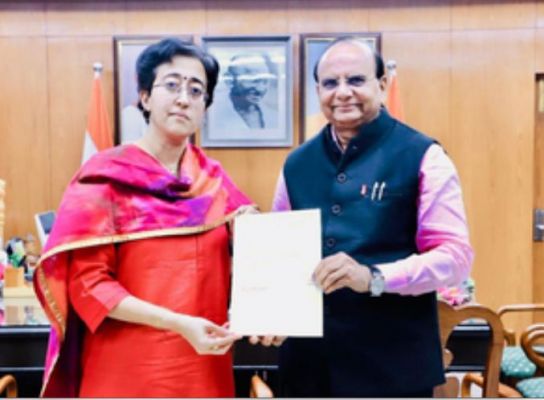 आतिशी ने दिल्ली के मुख्यमंत्री पद से दिया इस्तीफा, उपराज्यपाल ने भंग की विधानसभा 