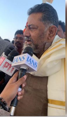 महाकुंभ पहुंचे कर्नाटक के डिप्टी सीएम डीके शिवकुमार, कहा- मेरे जीवन का यह एक ऐतिहासिक क्षण 