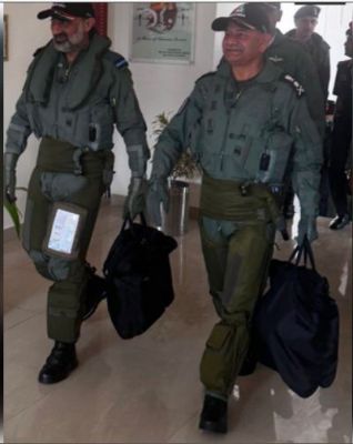 वायुसेना चीफ और सेना प्रमुख ने एक साथ तेजस में भरी उड़ान 