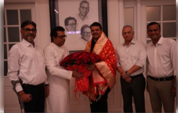 महाराष्ट्र: सीएम देवेंद्र फडणवीस ने मनसे प्रमुख राज ठाकरे से उनके घर पर की मुलाकात 