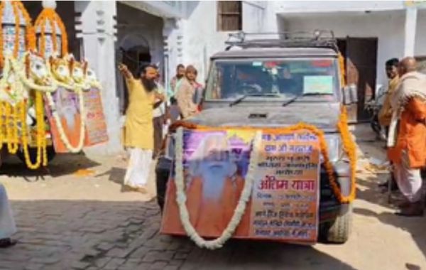राम मंदिर के मुख्य पुजारी आचार्य सत्येंद्र दास की अंतिम यात्रा, सरयू तट पर संत समाज देगा जल समाधि 