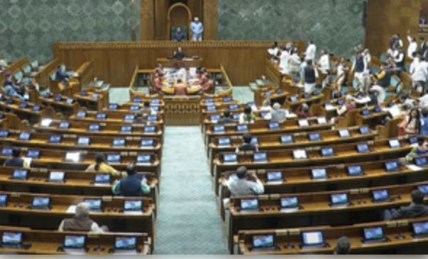 राज्यसभा में वक्फ बिल पर जेपीसी की रिपोर्ट पेश, विपक्ष ने लगाया पक्षपात का आरोप