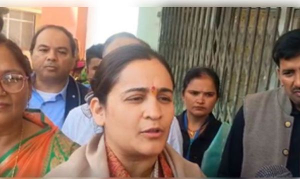 उत्तर प्रदेश : अमेठी दौरे पर राज्य महिला आयोग की उपाध्यक्ष अपर्णा यादव, कई स्थानों का किया निरीक्षण 