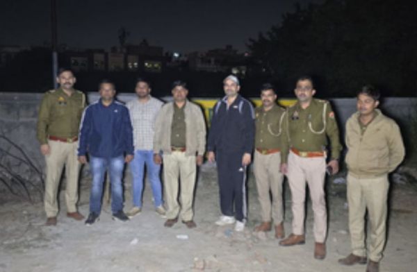 नोएडा पुलिस और चोरों के बीच हुई मुठभेड़, दो आरोपी गिरफ्तार