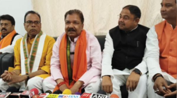 तेजस्वी यादव लालू के बेटे हैं, इस कारण राजनीति में चल रहे: दिलीप जायसवाल 
