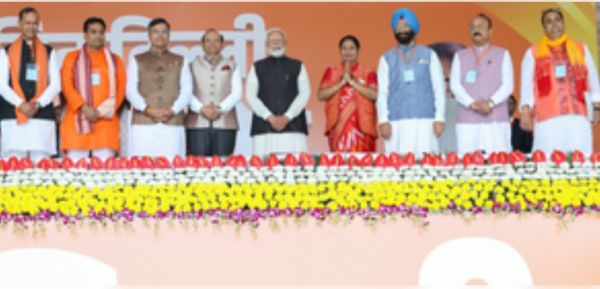 प्रधानमंत्री नरेंद्र मोदी ने दिल्ली की सीएम रेखा गुप्ता को दी बधाई 