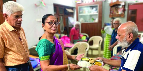 नारायणी साहित्यिक संस्थान का स्थापना दिवस वृद्धजनों के संग