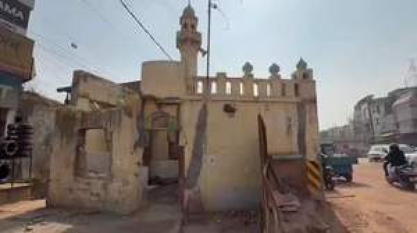 मेरठ में 168 साल पुरानी मस्जिद को प्रशासन ने किया ध्वस्त, बताया सहमति से हटाया गया