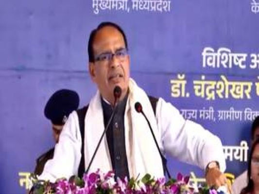 खराब सीट देने को लेकर एयर इंडिया पर भड़के शिवराज सिंह चौहान, कहा- ये यात्रियों के साथ धोखा है 