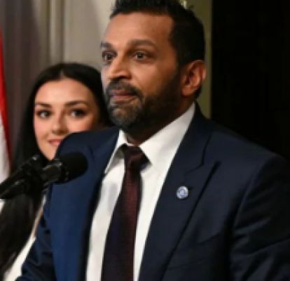 काश पटेल ने भगवद गीता पर हाथ रखकर ली एफबीआई निदेशक पद की शपथ
