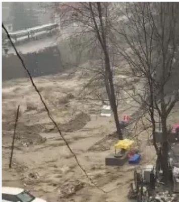 हिमाचल में भारी बारिश और हिमपात के कारण कई जगह भूस्खलन, कुल्लू में 112 सड़कें अवरुद्ध