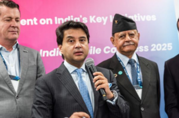 एमडब्ल्यूसी 2025 में शामिल हुए ज्योतिरादित्य सिंधिया, टॉप लेवल सीईओ से की मुलाकात 